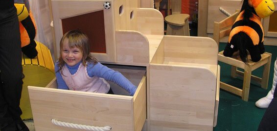 Полосатая лошадь, мебель для детей